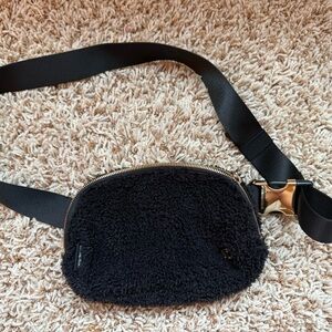 Lululemon Everywhere Belt Bag